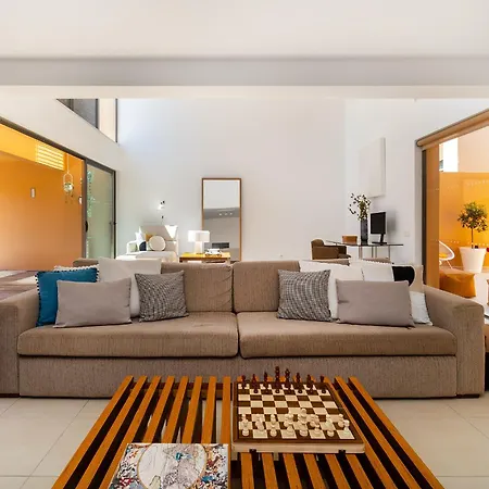 Sal- Pool & Escape ギーア