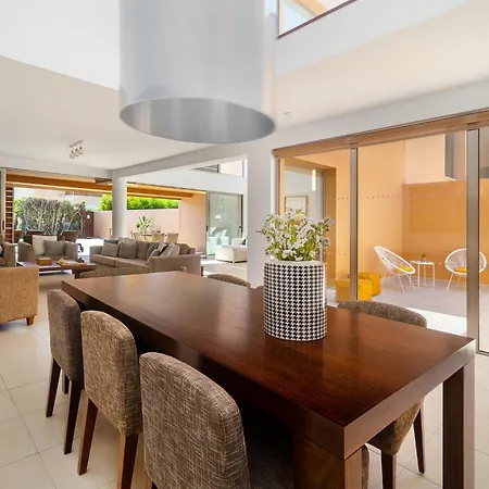 Sal- Pool & Escape *