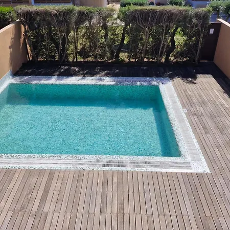 Sal- Pool & Escape