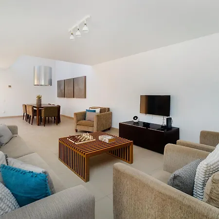 Sal- Pool & Escape *