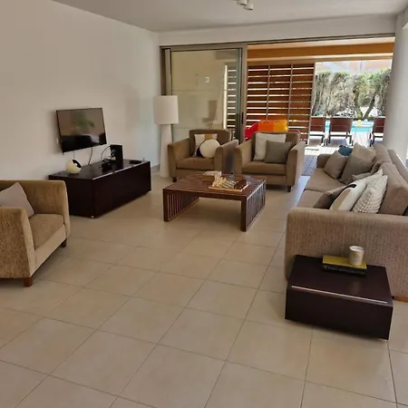 Sal- Pool & Escape Guia (Faro)