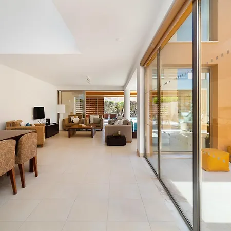 Sal- Pool & Escape Guia (Faro)