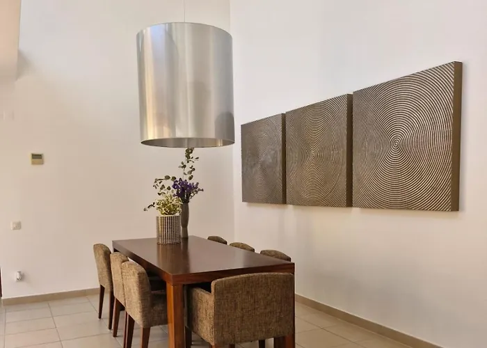 Sal- Pool & Escape *