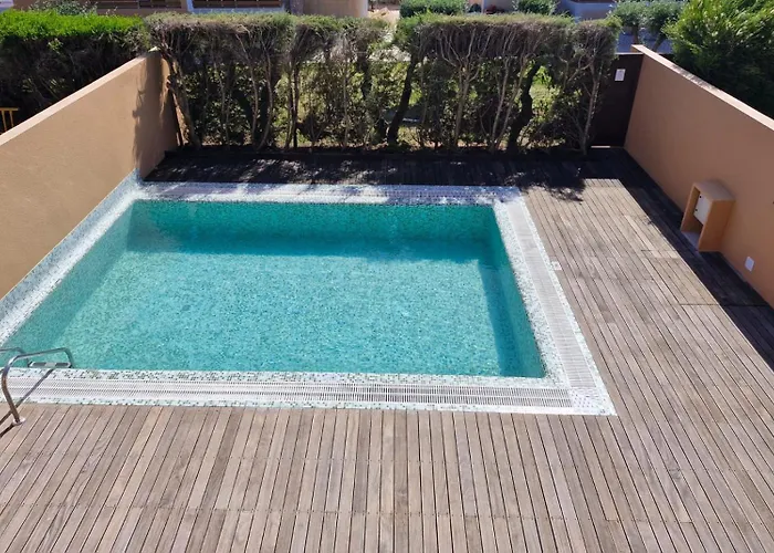 Sal- Pool & Escape *