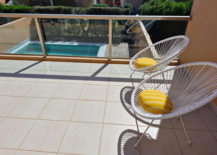 Sal- Pool & Escape *