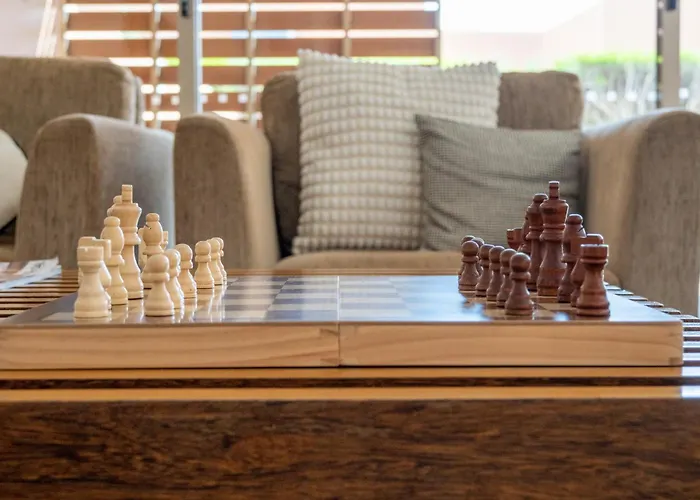 Sal- Pool & Escape *